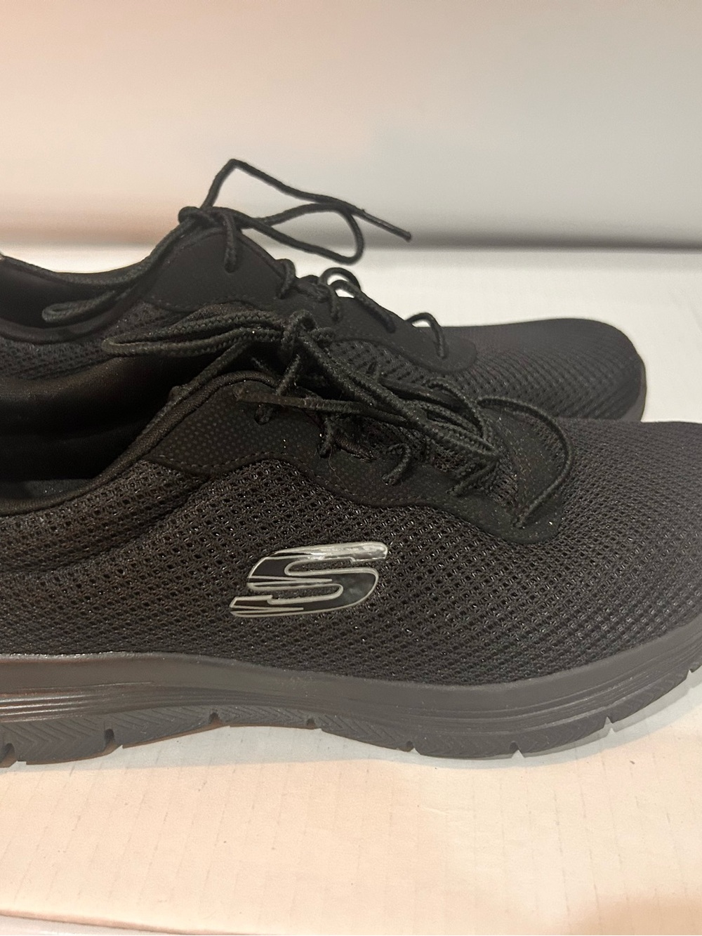 Skechers Women’s Size 7.5 Flex Lite Sneakers